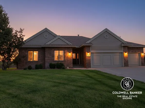 1704 Grandview Dr E, Garden City, KS 67846