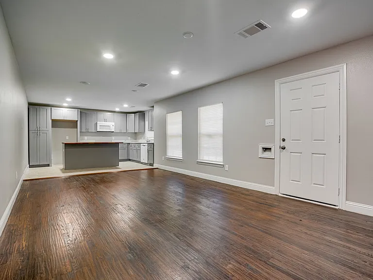 3402 Lawnview Main House Dallas Ter #MAIN HOUSE — Photo 3