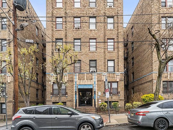 2nd image of 270 Harrison Ave APT 209