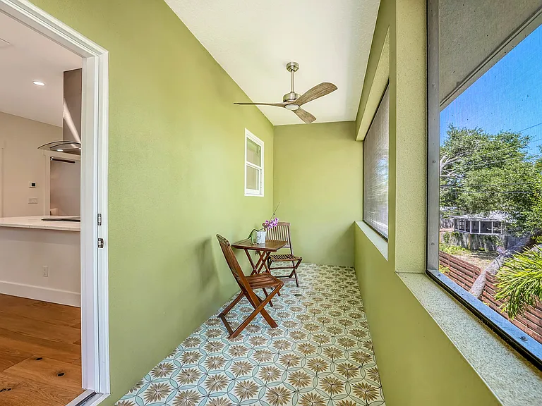 2741 Temple St — Photo 18