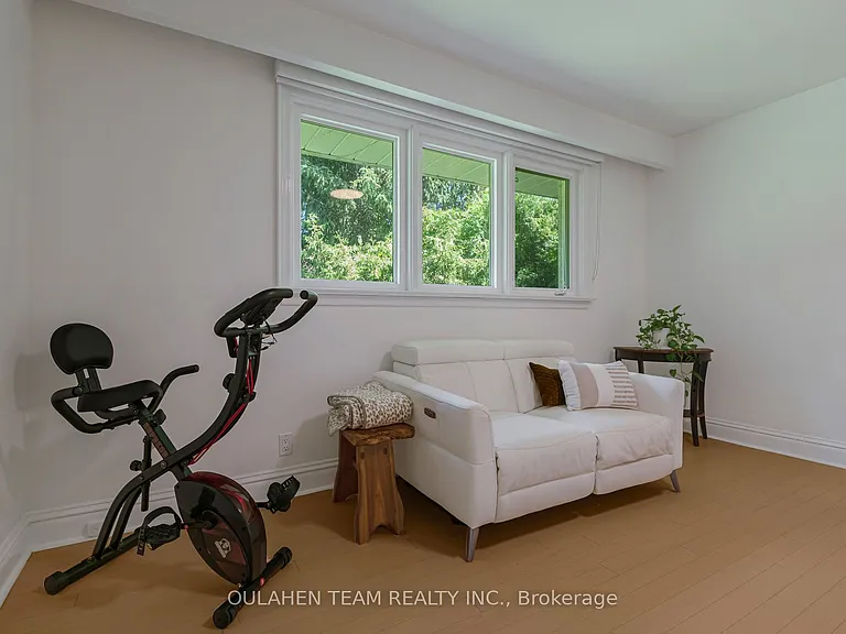 28 Uplands Ave — Photo 17