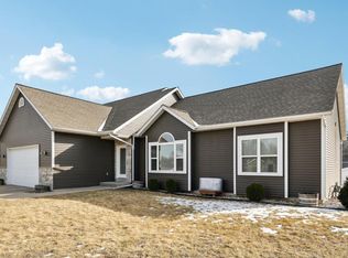 1315 Springbrook Dr, Baraboo, WI 53913