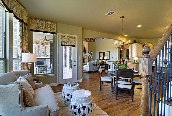 Sitting area and breakfast area