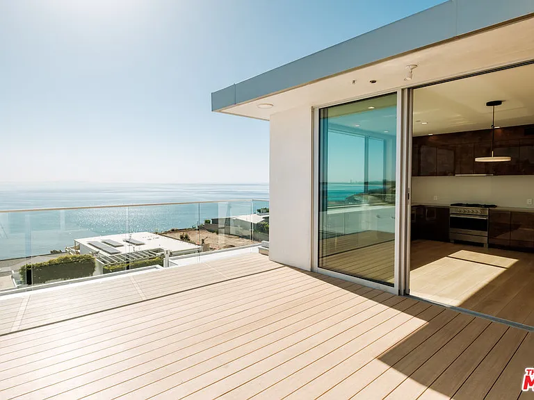 18225 Coastline Dr — Photo 6