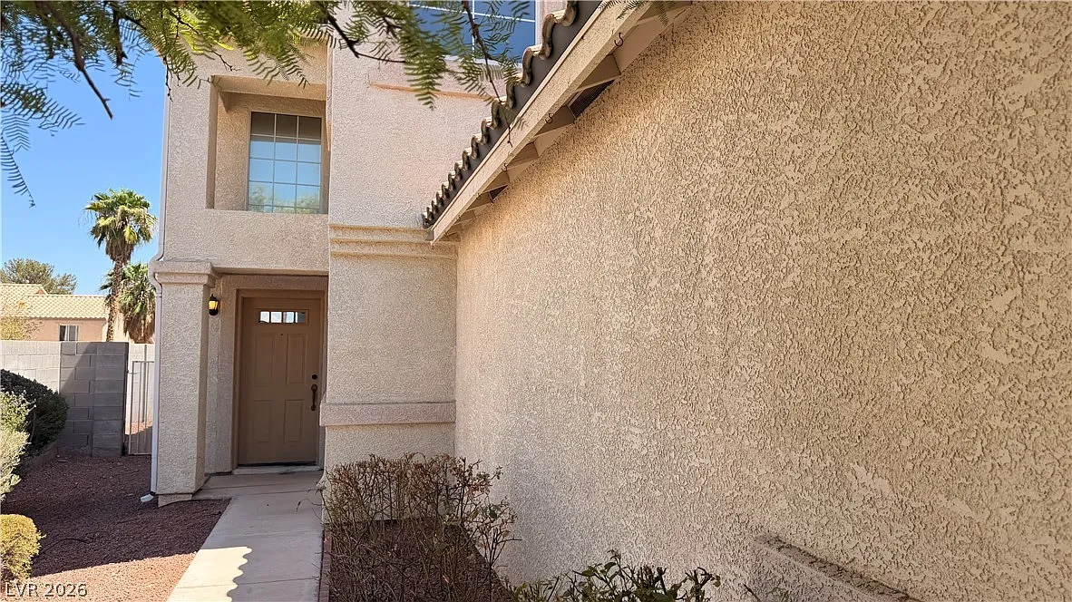 4 bed, 3.0 bath, 1829 sqft, $2,000 — Photo 2