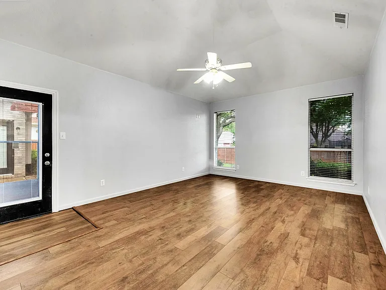 6008 Rock Ridge Dr — Photo 2