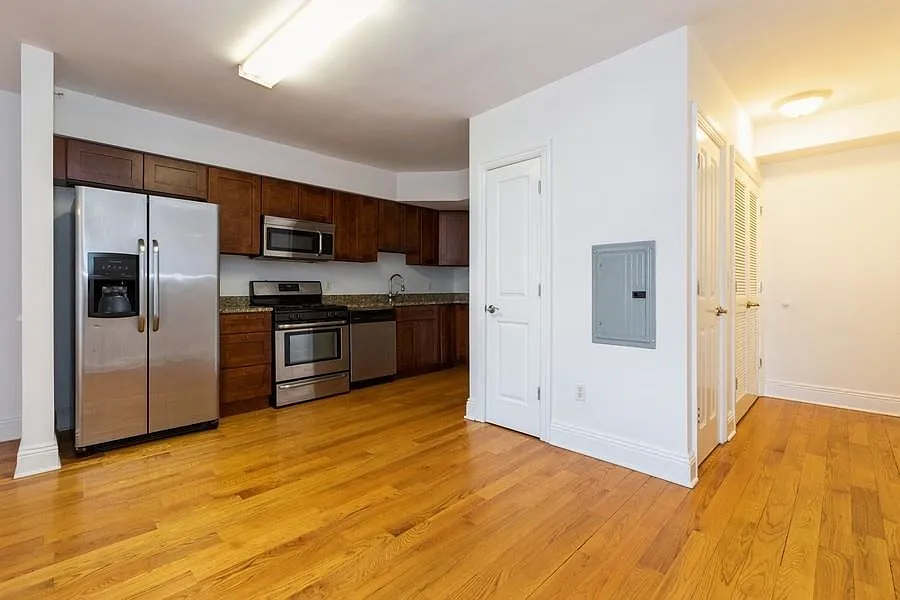 Building Photo - 809-815 22nd St #704