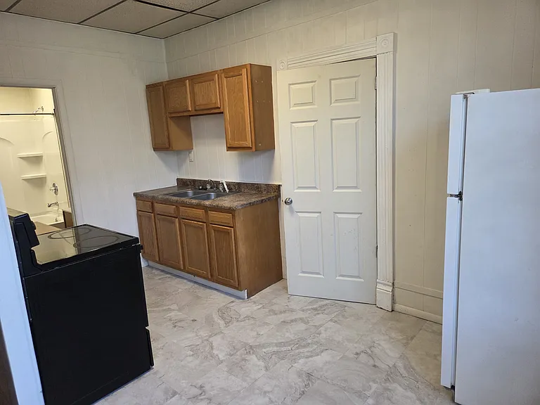 39 1/2 W Columbus St #A — Photo 4