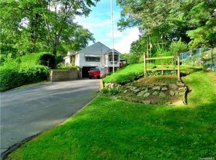 33 Mountain Rd, Tuxedo Park, NY 10987