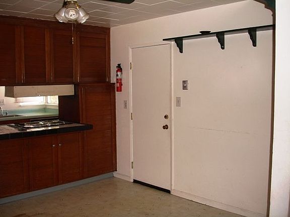 5th image of 6083 Madelaine Dr