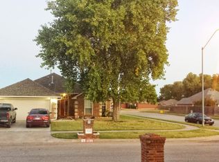 12301 SW 9th St, Yukon, OK 73099