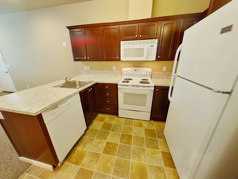 Hilyard Townhomes — Photo 4