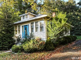 35 Forest St, Hamden, CT 06518