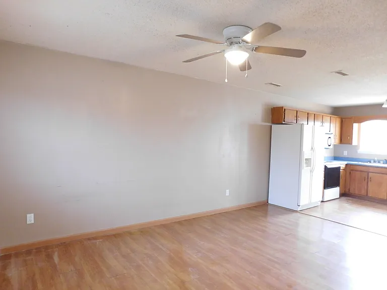 204 Arrants Ave #1 — Photo 3
