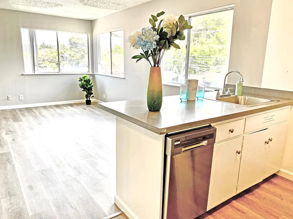 This unit is full of light with the ample windows. The kitchen peninsula is great for dining and prep. The peninsula includes the dishwasher and sink.