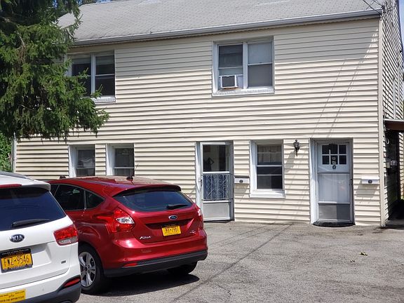 2nd image of 631 Willow St APT 1
