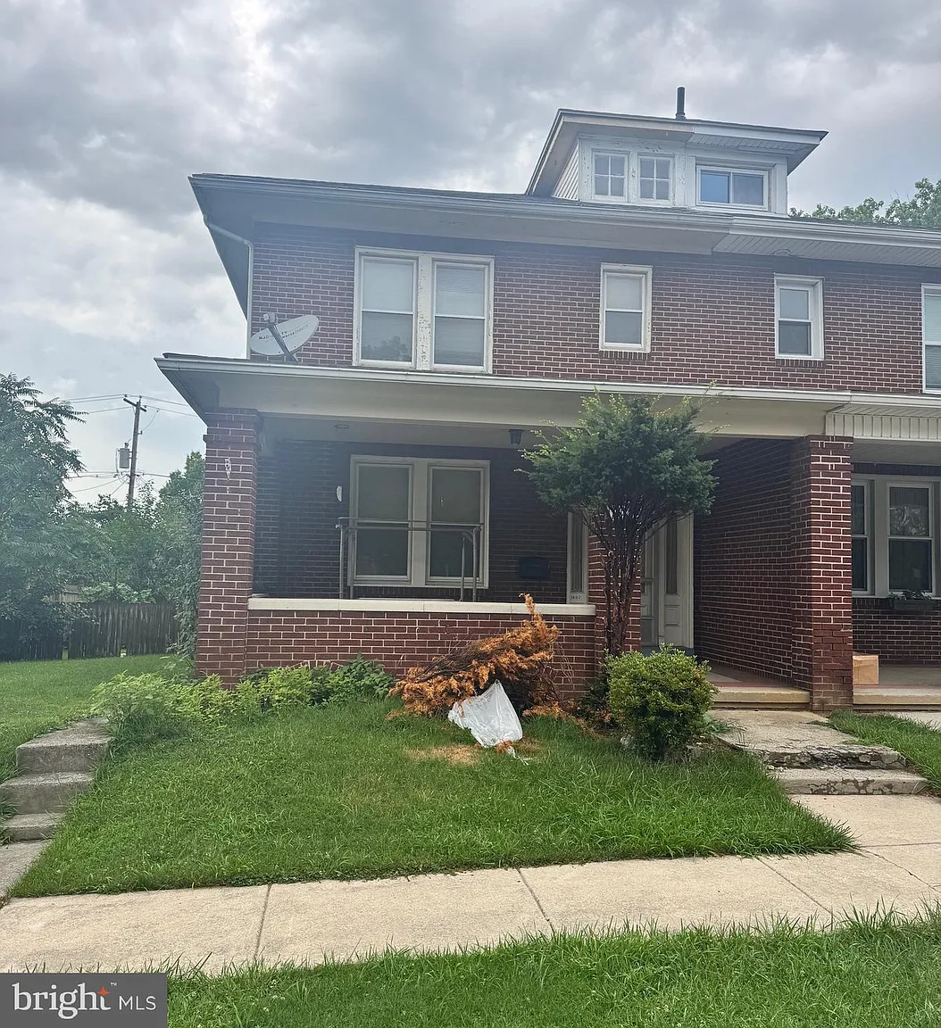 1447 4th Ave photo 1