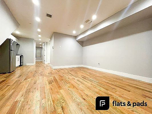 1st image of 590 Bainbridge St APT 1