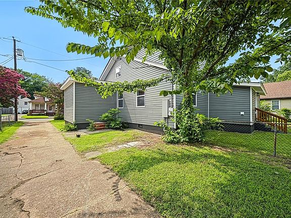 3rd image of 1907 Azalea Ave