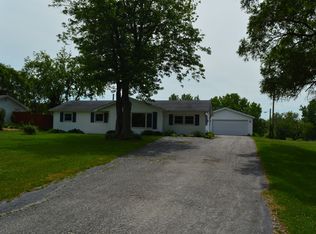 945 W Arlington Ln, Crete, IL 60417