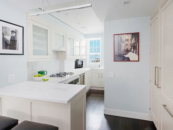 5th image of 302 W 12th St APT 12A