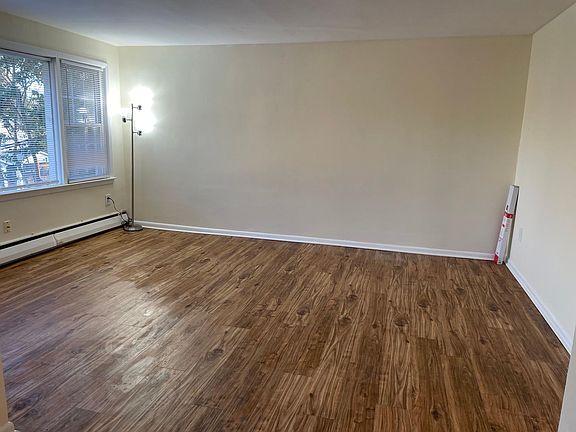 2nd image of 260 Shadeland Ave Floor 1