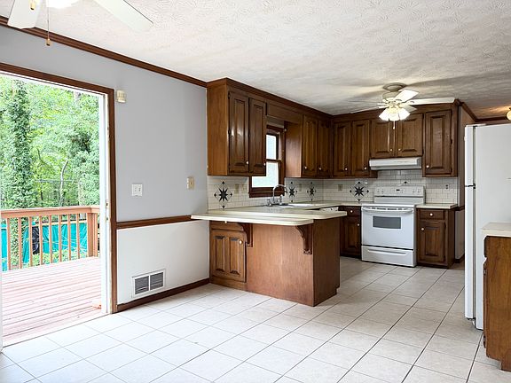 3rd image of 5536 Wydella Rd SW