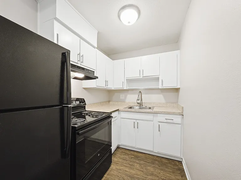 Tailwinds Apartments — Photo 31
