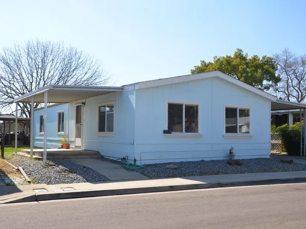 5105 W Sunnyside Court, Visalia, CA 93277