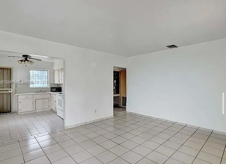 831 NW 21st Ct — Photo 4