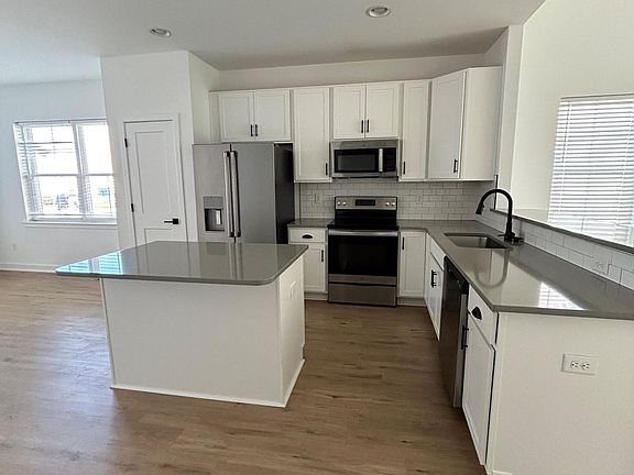 3rd image of 35441 Mercury Dr