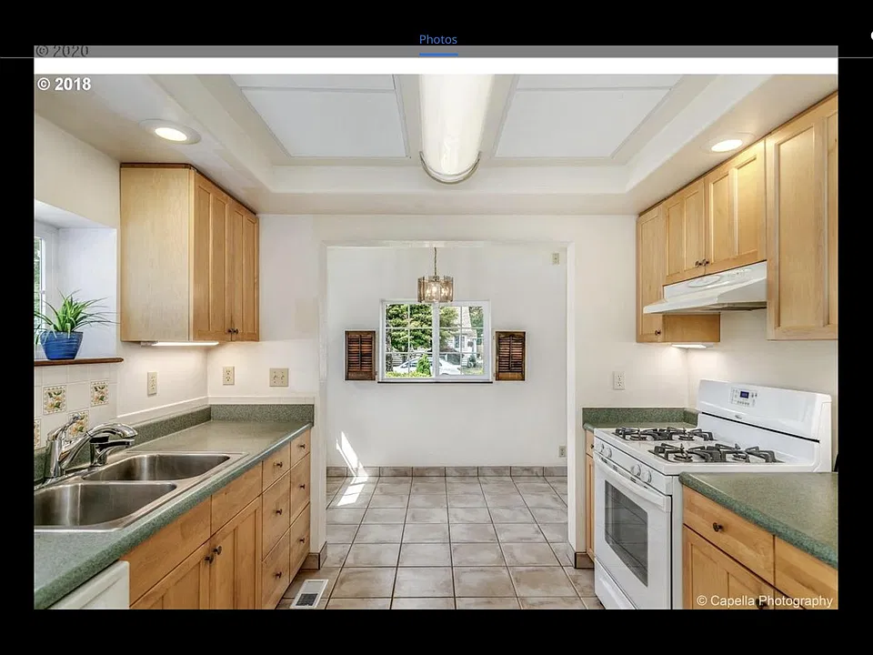 Dinning nook off of very functional kitchen