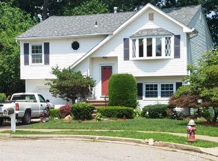 6 Peach Ct, Edison, NJ 08817