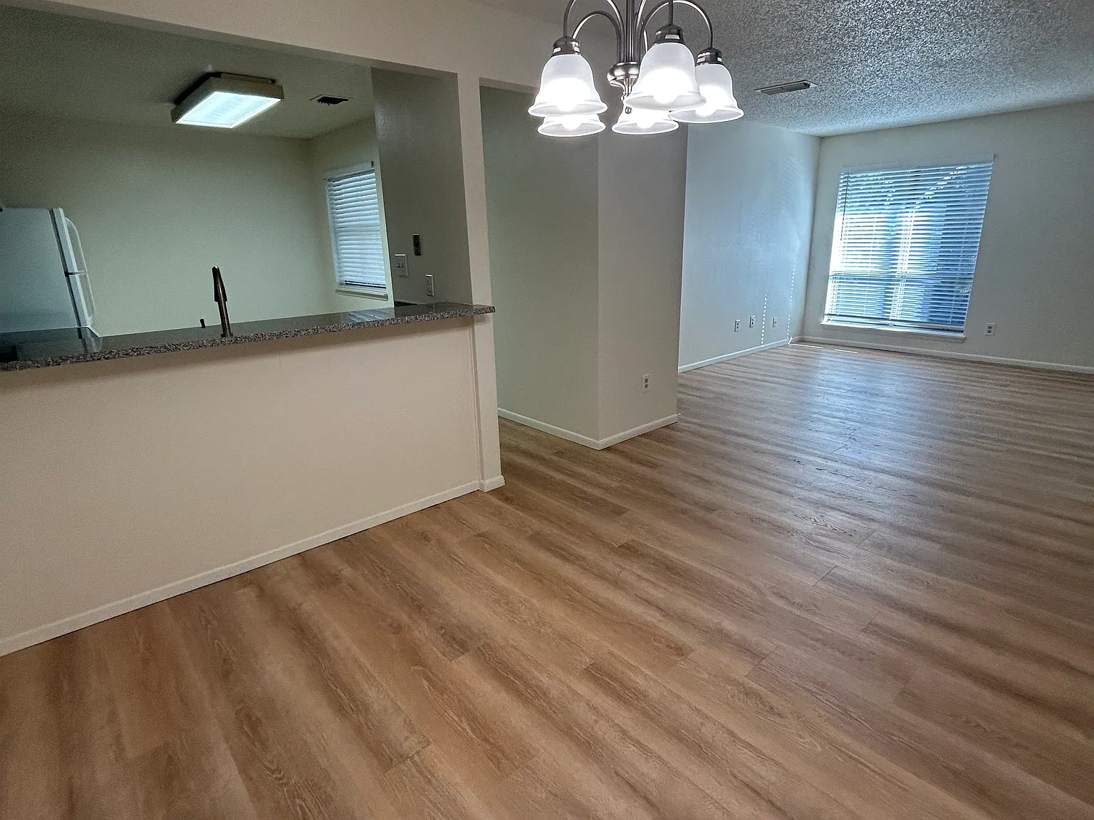 2 bed, 1.5 bath, 860 sqft, $1,600 — Photo 2