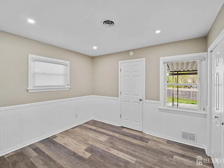 49 Louis Ave — Photo 10