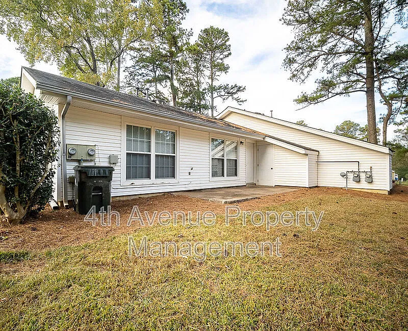 2 bed, 1.0 bath, $1,400 — Photo 3