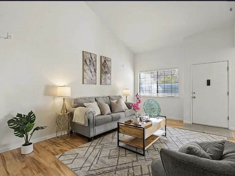 414 Colony Crest Dr — Photo 6