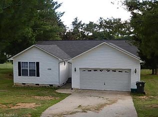 1596 Lake Rd, Thomasville, NC 27360