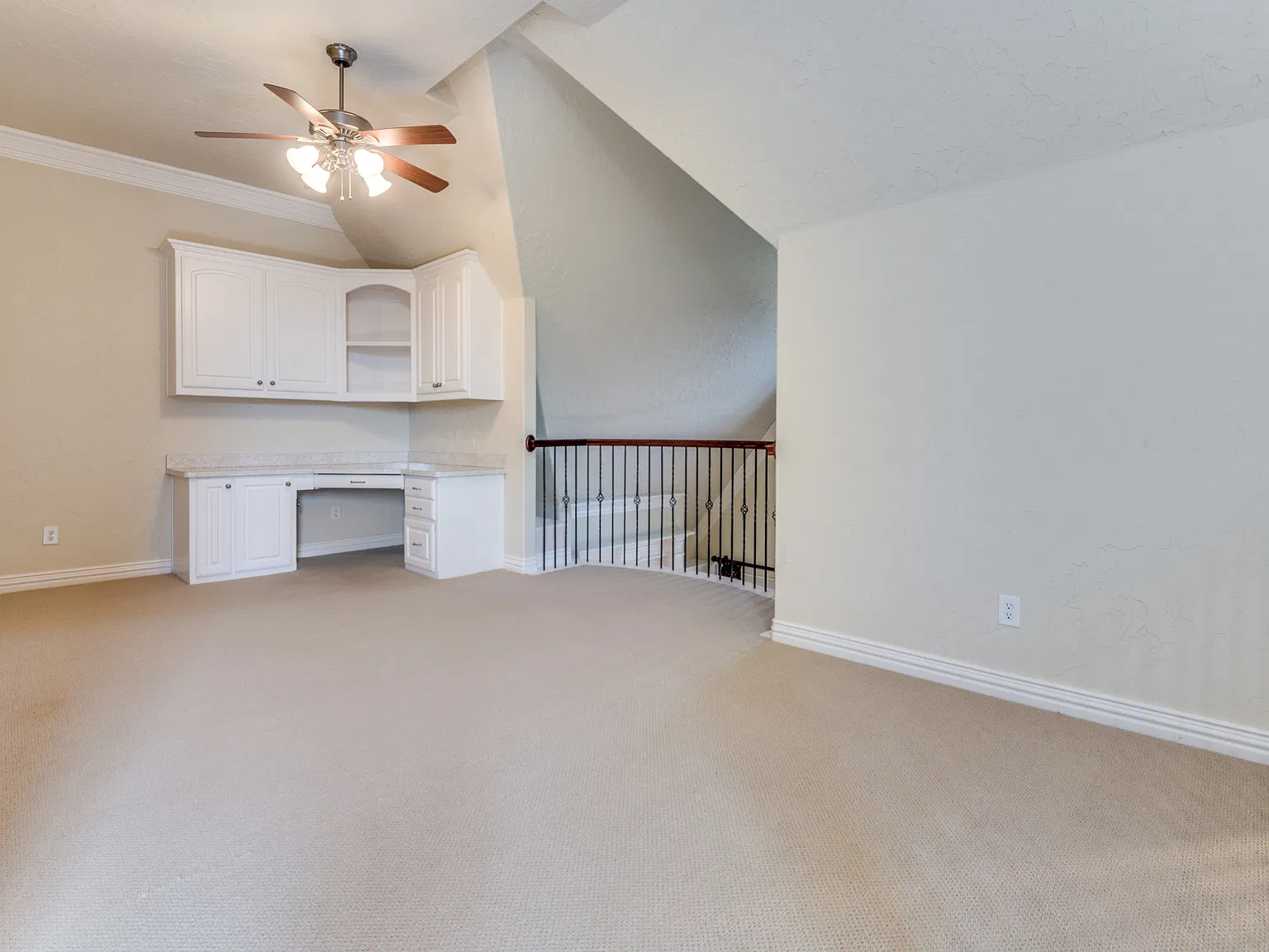 3 bed, 2.5 bath, 2634 sqft, $3,100 — Photo 1
