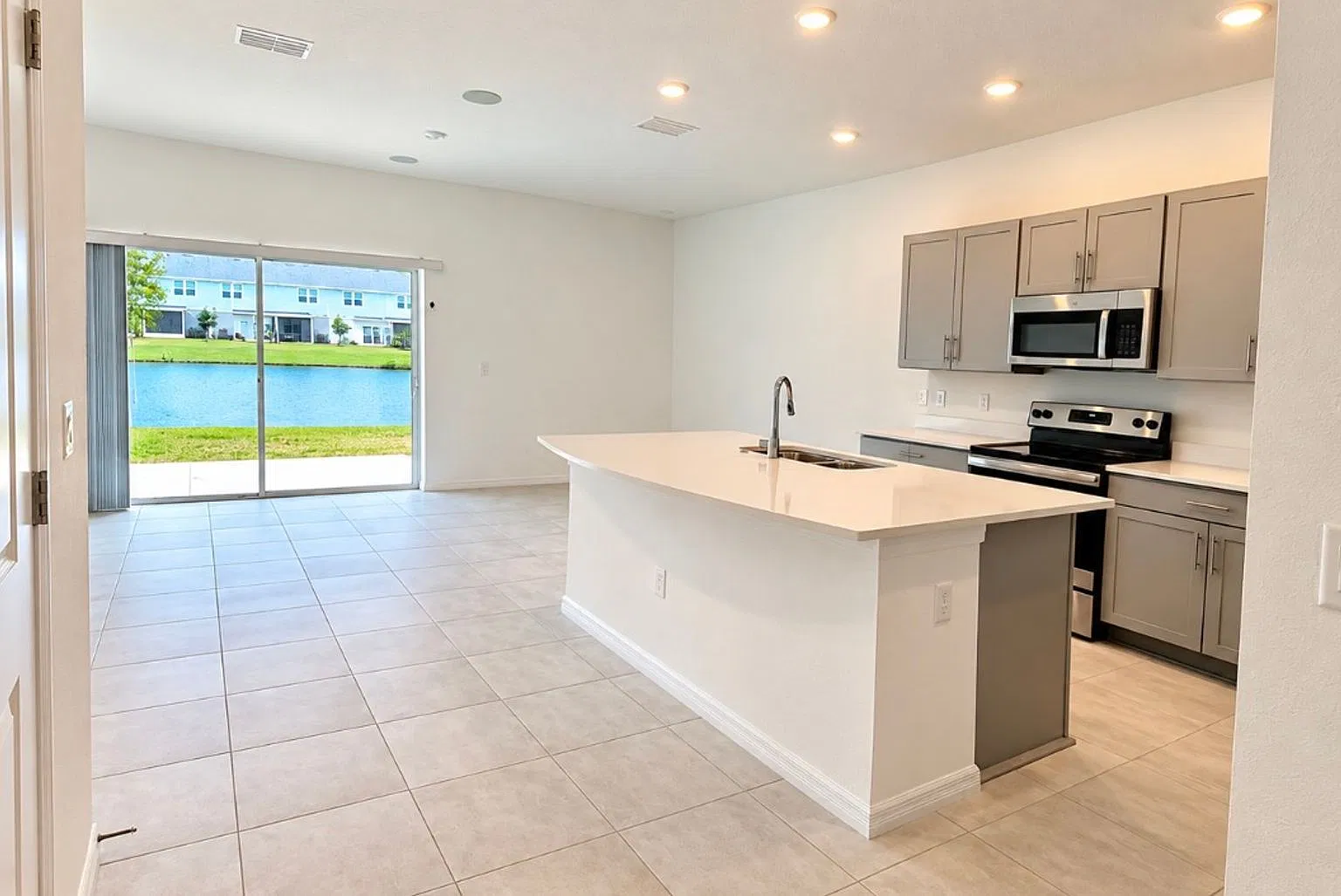 Modern 3BR, 2.5BA Townhome in Nokomis — Photo 3