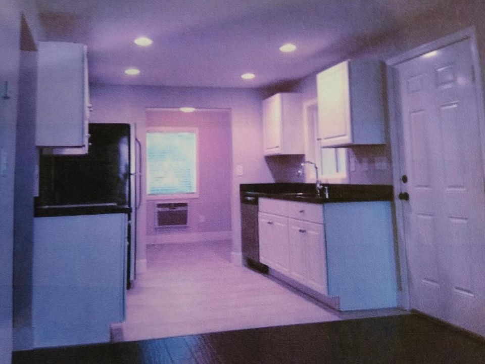 1st image of 514 W 9th St