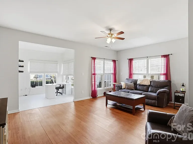 4723 Forestridge Commons Dr — Photo 9