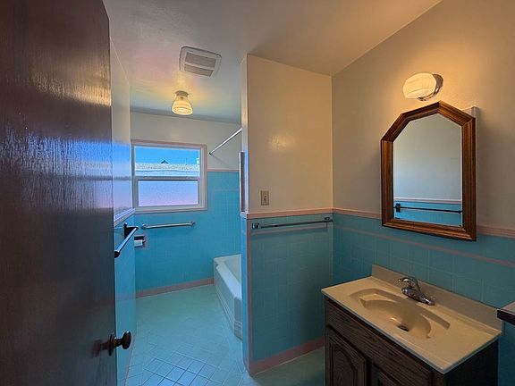 4th image of 2231 Pine St