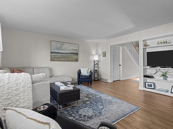 5th image of 610 Stonehedge Ln #3A