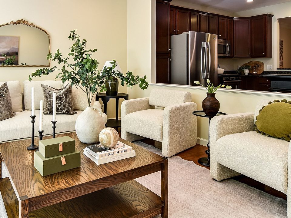 1st image of 204 Sandtrap Ct #204