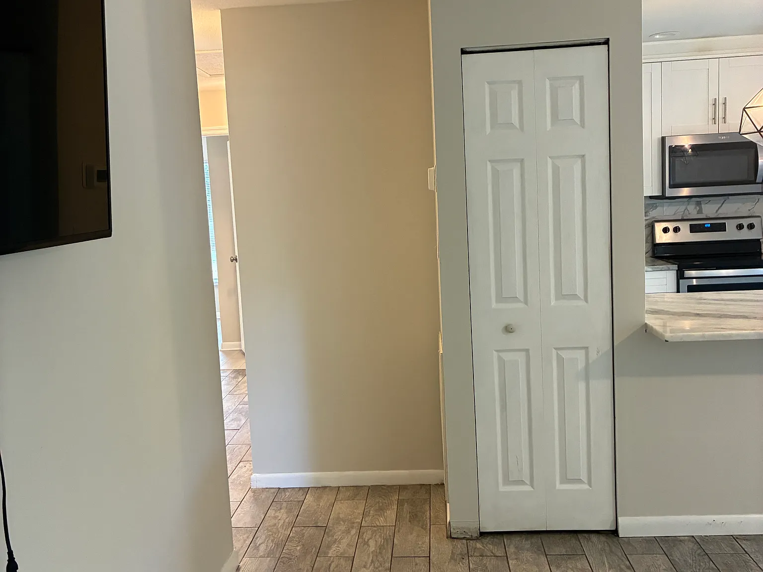 4 bed, 1225 sqft, $2,500 — Photo 2
