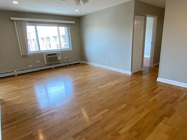 2 bed, 1000 sqft, $1,760 — Photo 2