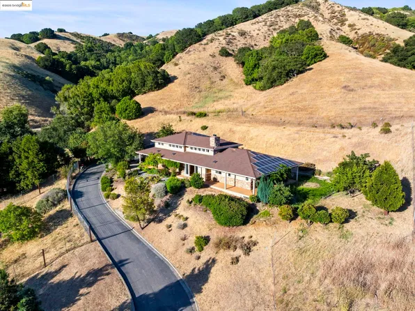 17478 Cull Canyon Rd, Castro Valley, CA 94552