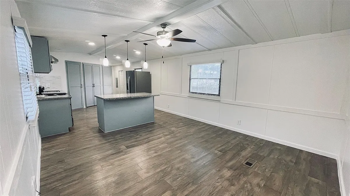 Building Photo - 21615 Erika Ct