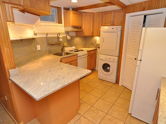 3rd image of 232 1/2 N Fillmore St